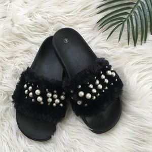Trendy Furry Pearl Detail Flatform Slides